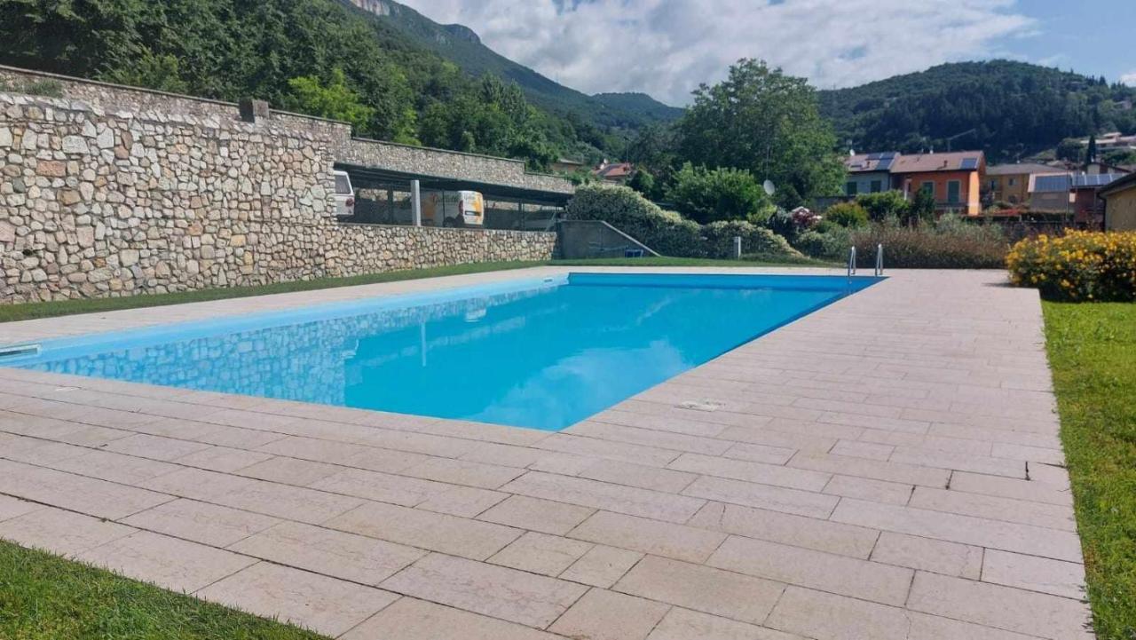 Villa Bevilacqua Nuovo Bilocale Modernopiscina カプリーノ・ヴェロネーゼ エクステリア 写真