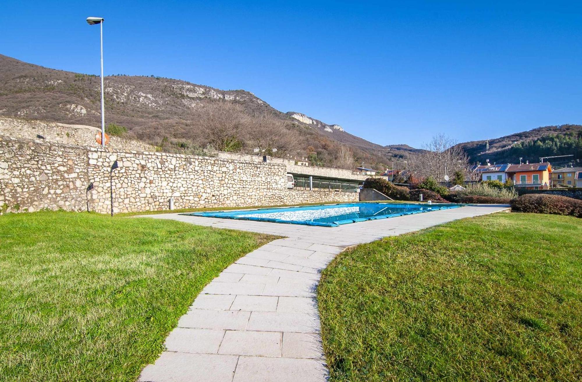 Villa Bevilacqua Nuovo Bilocale Modernopiscina カプリーノ・ヴェロネーゼ エクステリア 写真